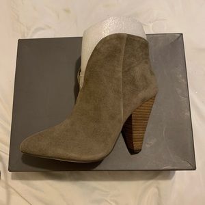 NWT Vince Camuto Evangie Suede Booties